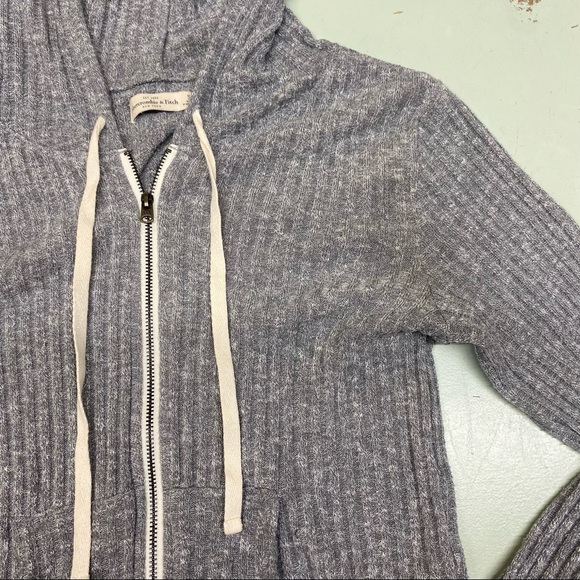 Abercrombie & Fitch Gray Ribbed Zip Up Sweatshirt - Picture 2 of 5